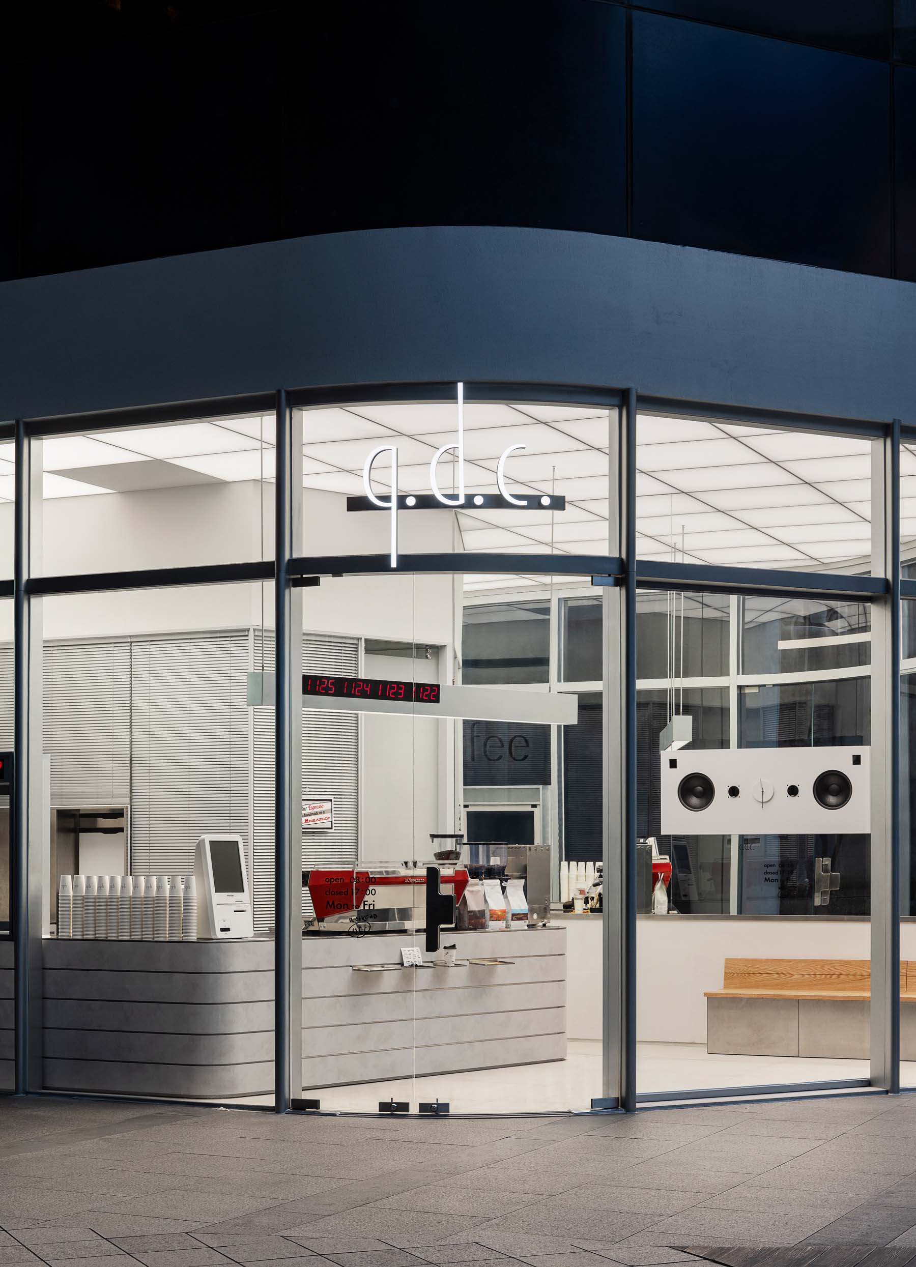 Indiesalon,咖啡廳,韓國,首爾,極簡風格咖啡廳設計,極簡主義,音樂咖啡館,小型咖啡館,Quick Daily Coffee