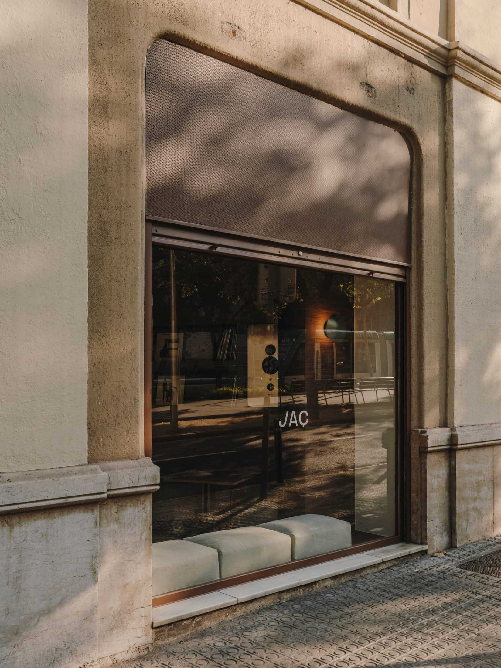 Isern Serra Studio,咖啡廳,西班牙,巴塞羅那,極簡風格咖啡廳設計,極簡主義,音樂咖啡館