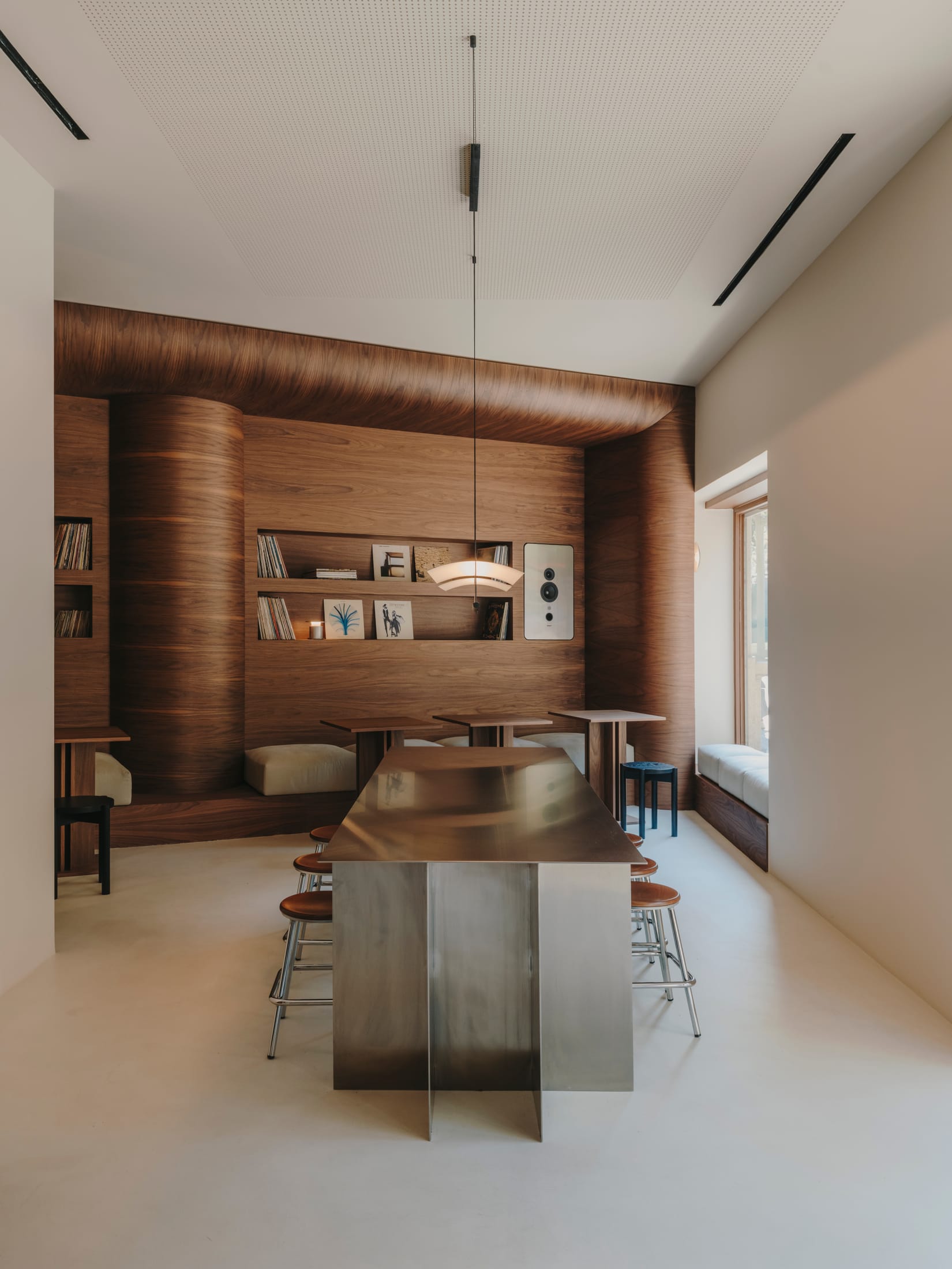 Isern Serra Studio,咖啡廳,西班牙,巴塞羅那,極簡風格咖啡廳設計,極簡主義,音樂咖啡館