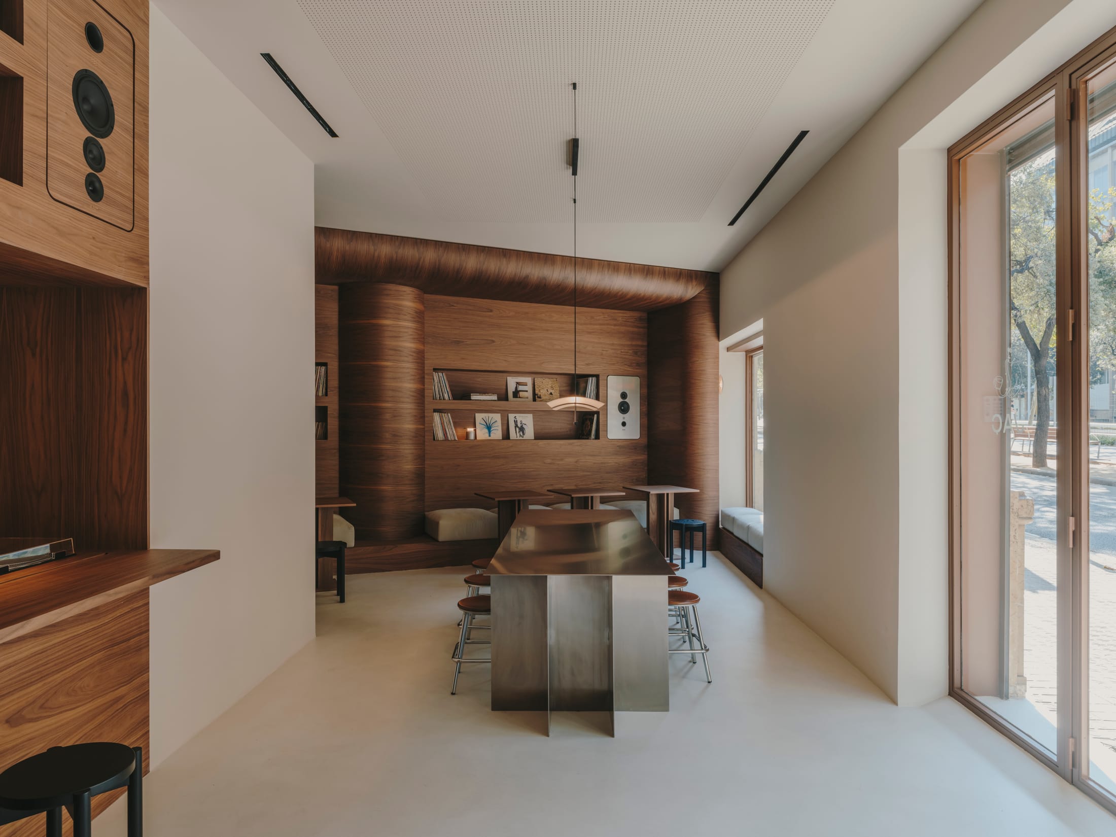 Isern Serra Studio,咖啡廳,西班牙,巴塞羅那,極簡風格咖啡廳設計,極簡主義,音樂咖啡館