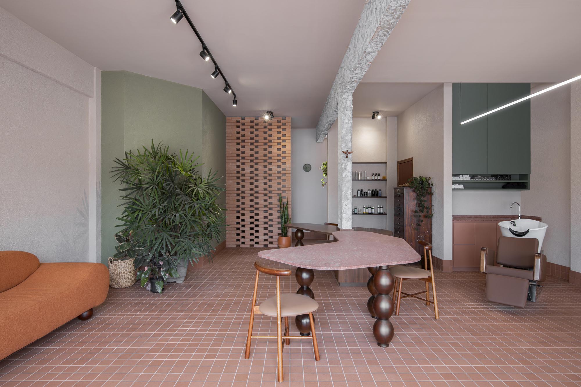 理發店設計,理發店設計案例,創意理發店,Sarturi Gumz Arquitetos,理發店設計方案,美發沙龍空間,Marcia Leal Hair Studio,巴西