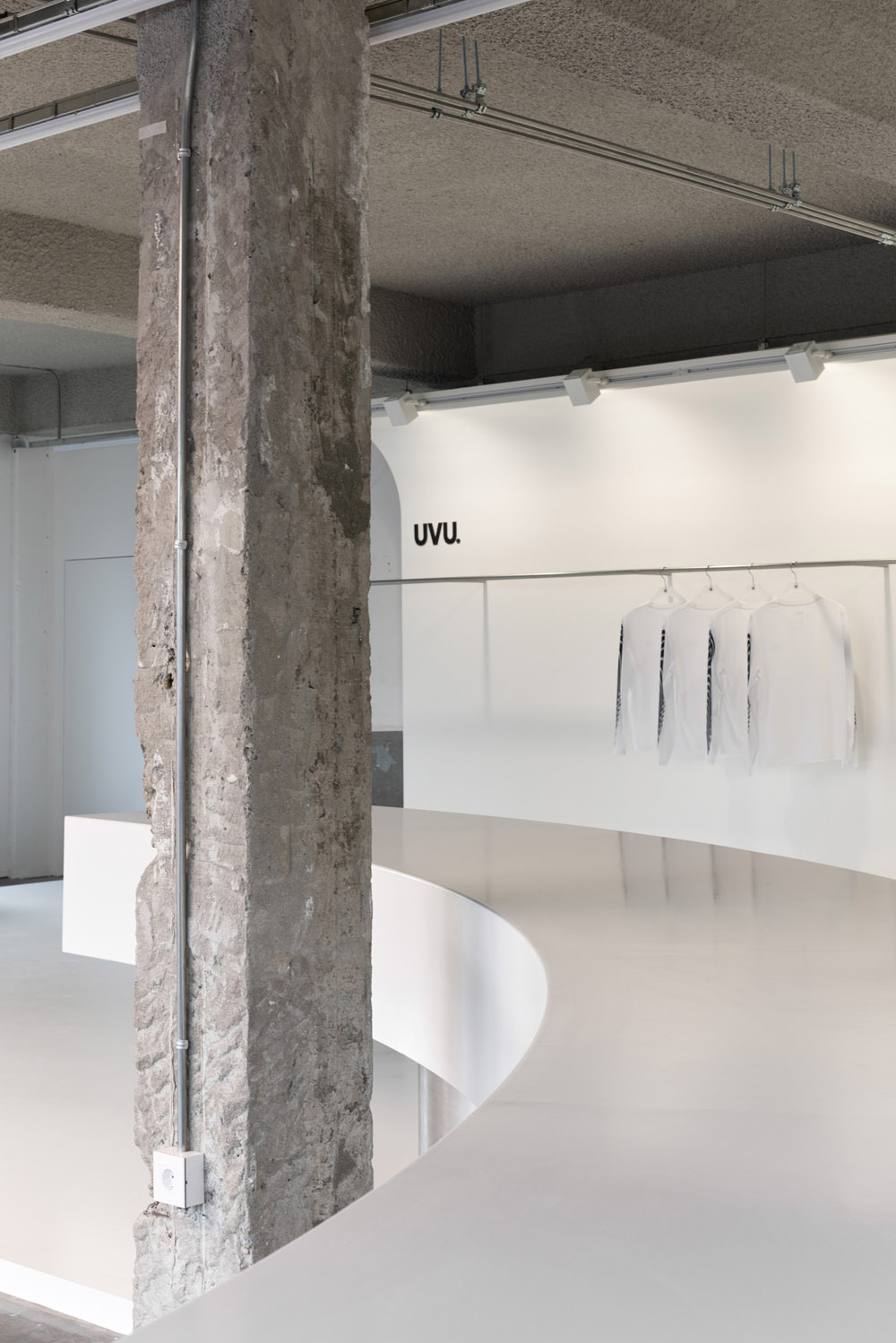 Two-Fold,零售店設計,UVU Seoul Flagship Store,韓國,首爾,服裝店,極簡風格,店鋪設計,工業建築改造
