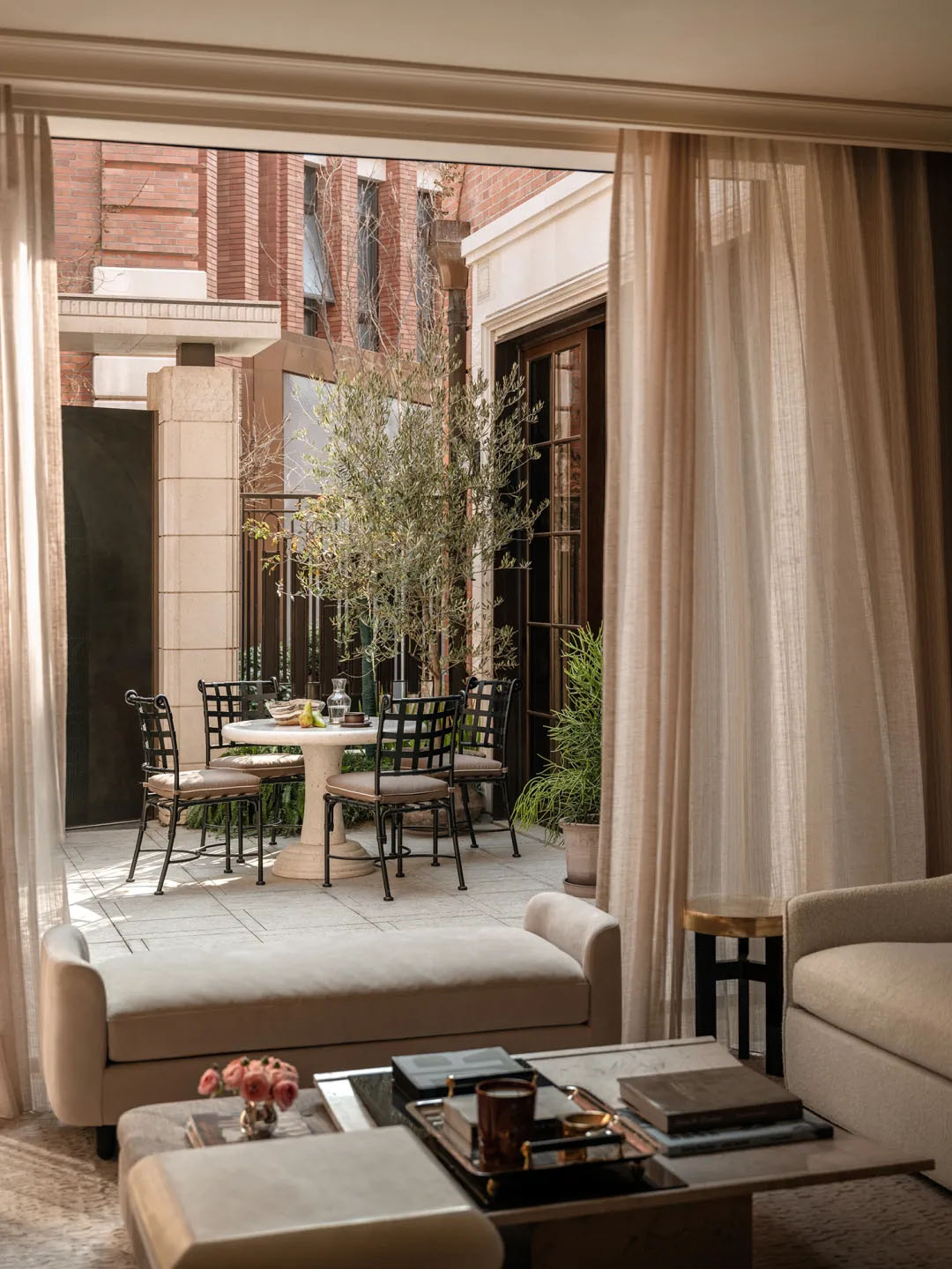 軟裝設計,樣板間設計,現代風格住宅設計,別墅樣板間,別墅設計案例,別墅設計方案,輕奢風樣板間,樣板間軟裝方案,上海桐安裏別墅,上海,LSD interior design