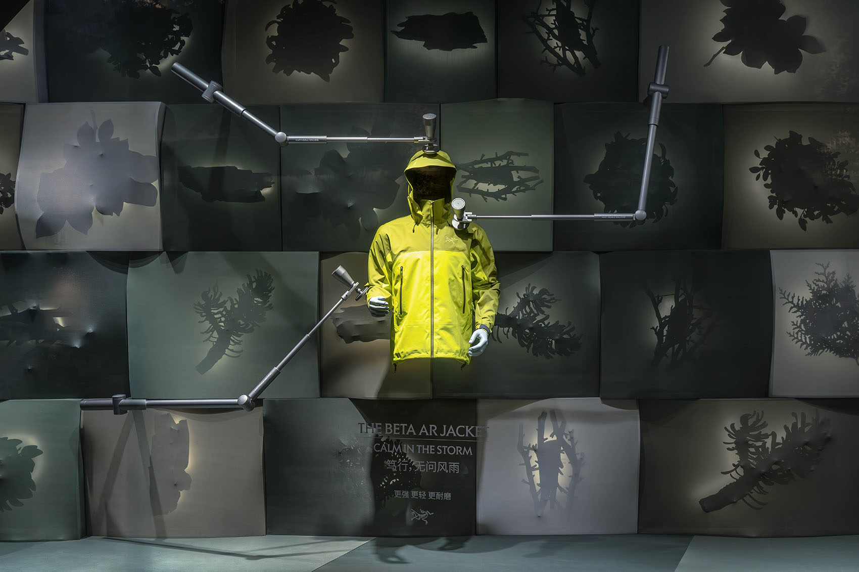 店鋪櫥窗設計,櫥窗設計,商店櫥窗設計,服裝店櫥窗設計,服裝品牌櫥窗設計,櫥窗設計案例,櫥窗設計方案,始祖鳥,始祖鳥2025秋冬櫥窗設計,中國,PILLS工作室