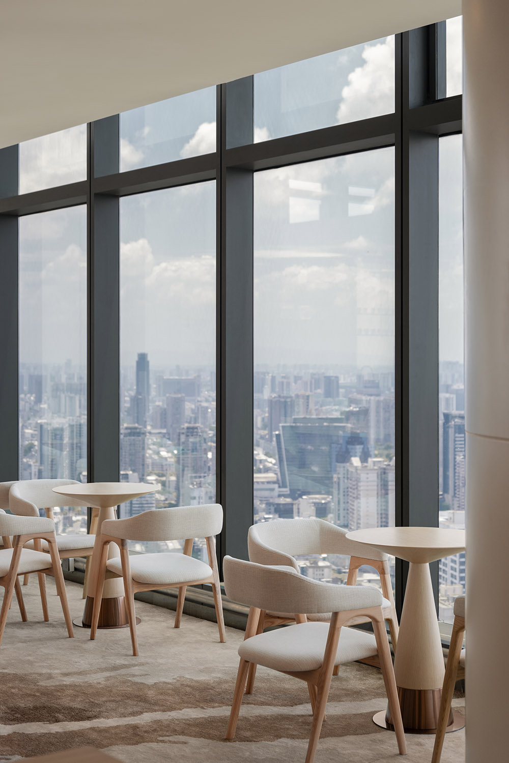 咖啡店設計,開放式咖啡店,精品咖啡店,商務中心咖啡店,咖啡店打卡,咖啡店裝修,咖啡店設計案例,咖啡店設計方案,長沙世茂環球金融中心seesaw coffee,長沙,石見設計