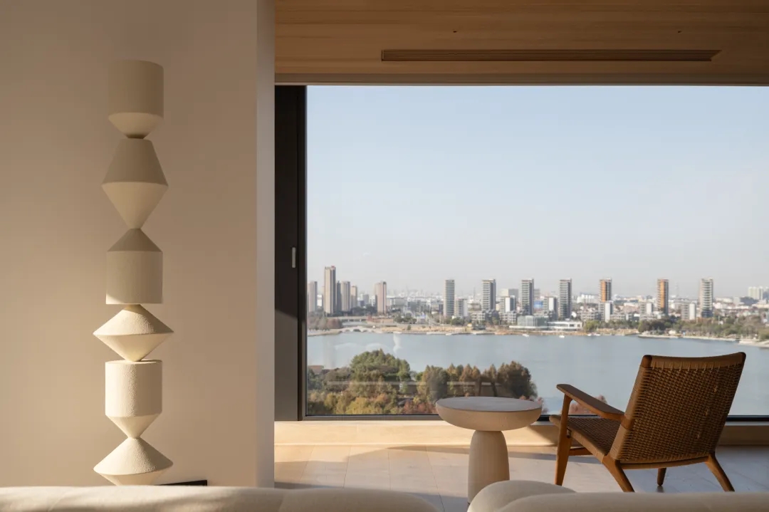 奶油風住宅,大平層設計,現代風格大平層設計,255㎡大平層設計,255㎡,奶油風大平層,大平層設計案例,大平層設計方案,蘇州湖景大平層-光的禮讚,蘇州,陌邸設計/夏末秋初