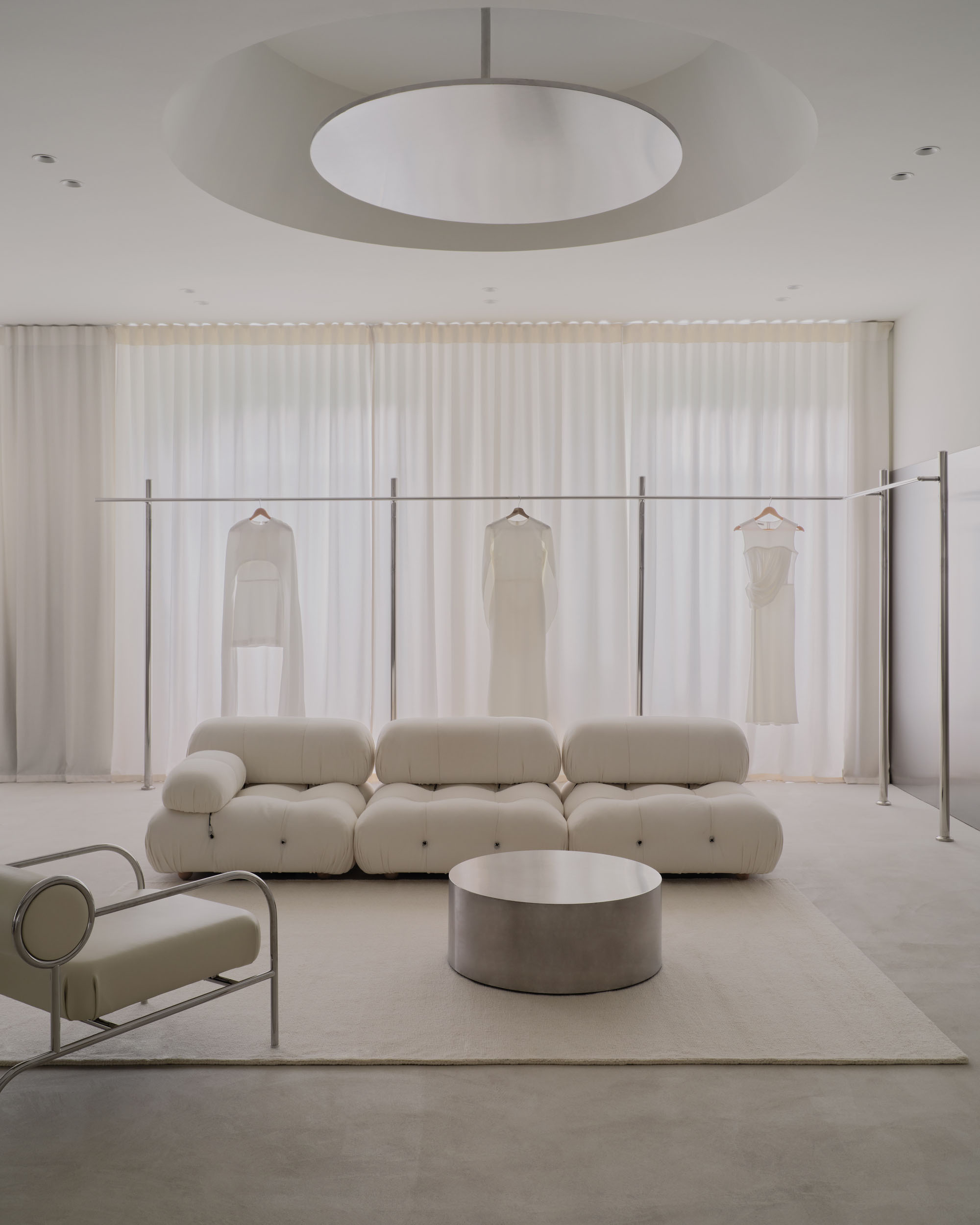 UP2DATE architects,零售店設計,服裝店,哈薩克斯坦,女裝店,服裝店,店鋪設計,極簡主義女裝店