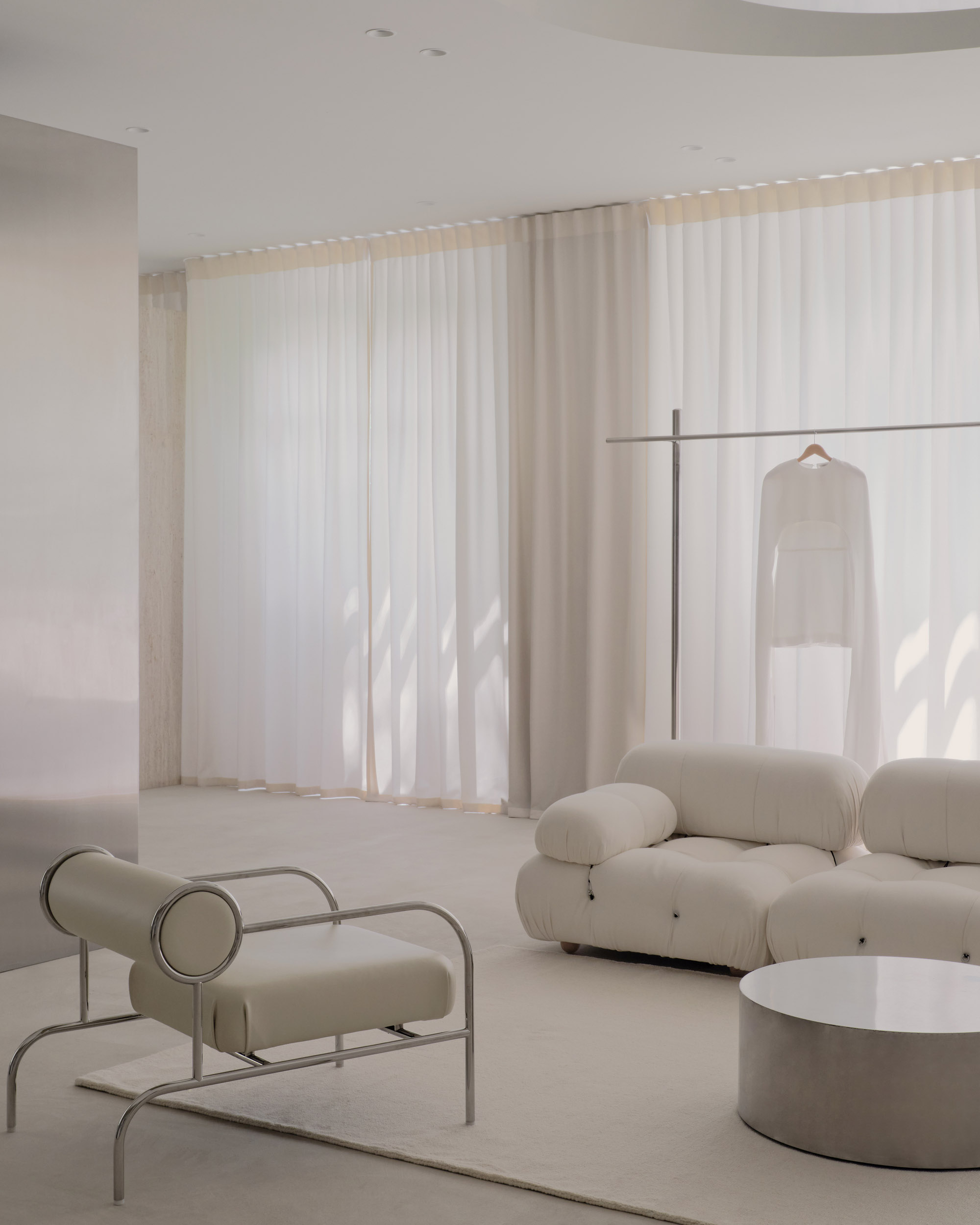 UP2DATE architects,零售店設計,服裝店,哈薩克斯坦,女裝店,服裝店,店鋪設計,極簡主義女裝店